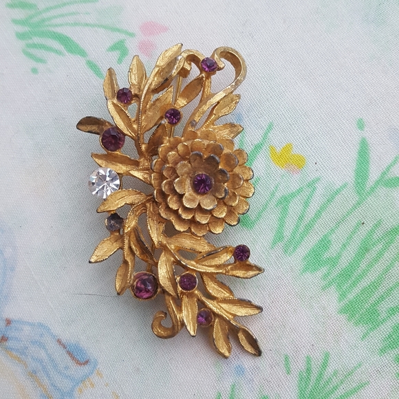 🌙Vintage Gold and Amethyst Floral Brooch - Picture 8 of 10
